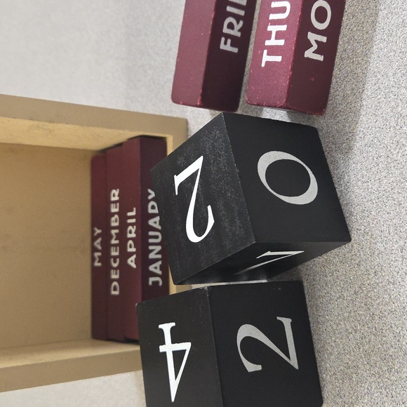 Harry Potter Daily Wooden Desk Calendar - Picture 4 of 4